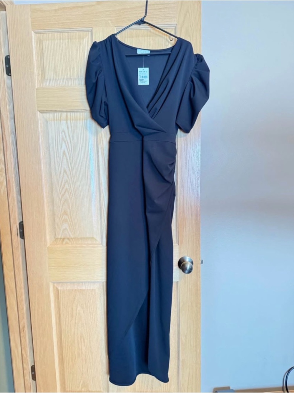 Elegant Black V-Neck Puff-Sleeve Formal Dress size 12